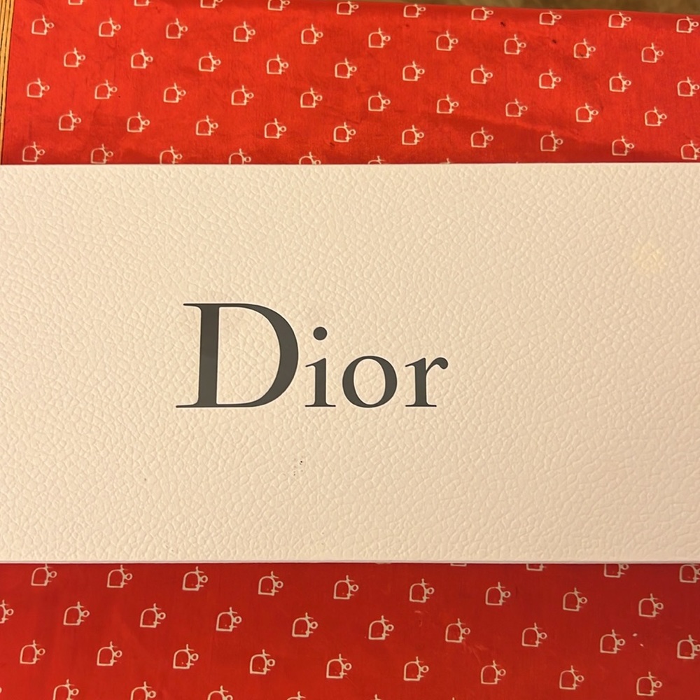 Brand New DIOR Miss Dior Fan - Picture 15 of 16
